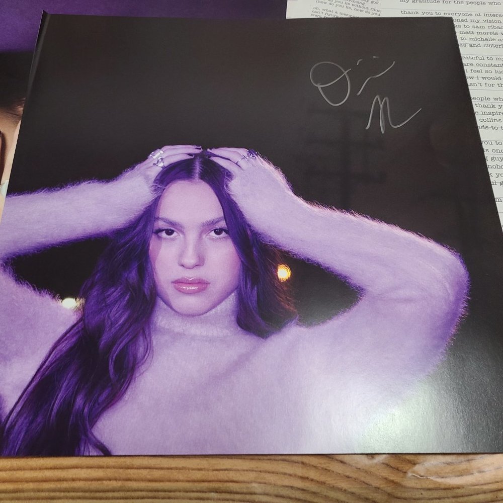 Olivia Rodrigo “Guts” Signed Vinyl - Picture 4 of 6